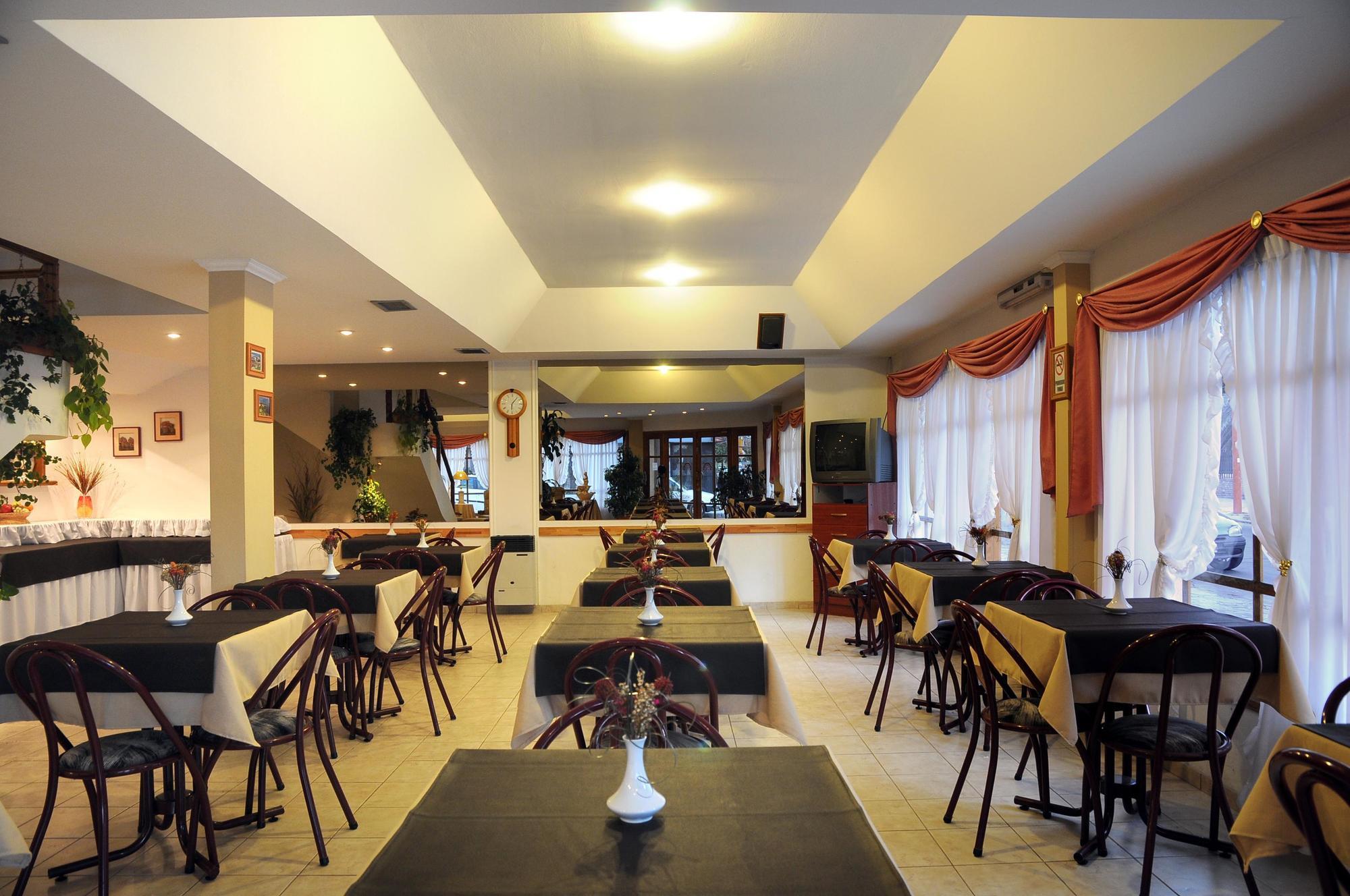 Hotel Salerno Villa Carlos Paz Dış mekan fotoğraf