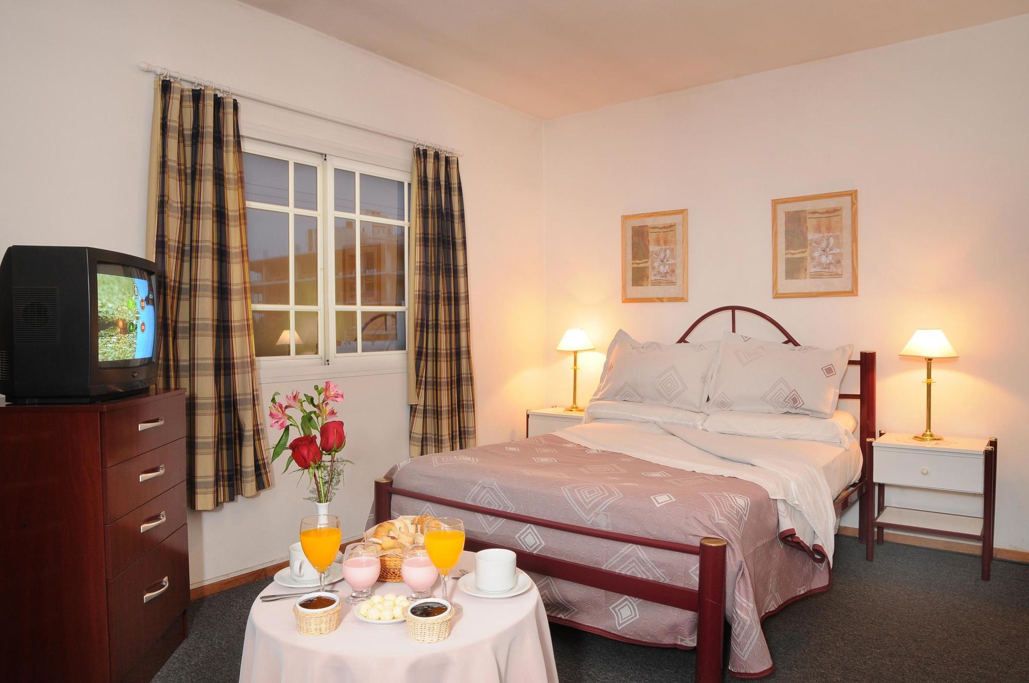 Hotel Salerno Villa Carlos Paz Dış mekan fotoğraf